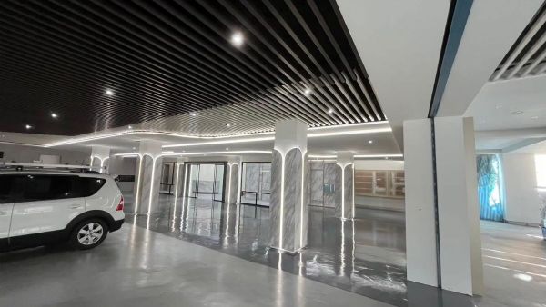 立信立天下一樓停車場